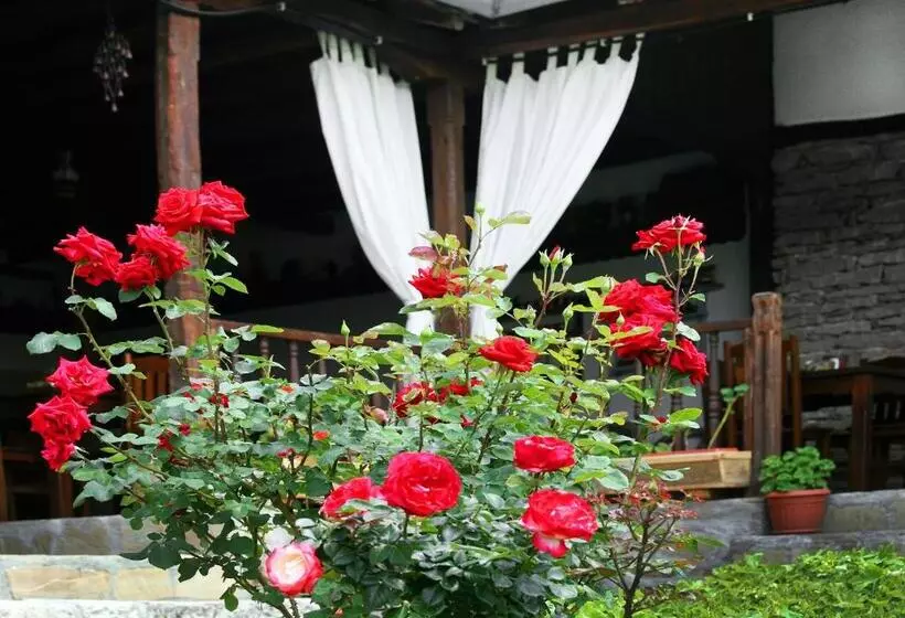 Majatalo Osmarski Houses