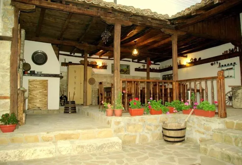 Majatalo Osmarski Houses