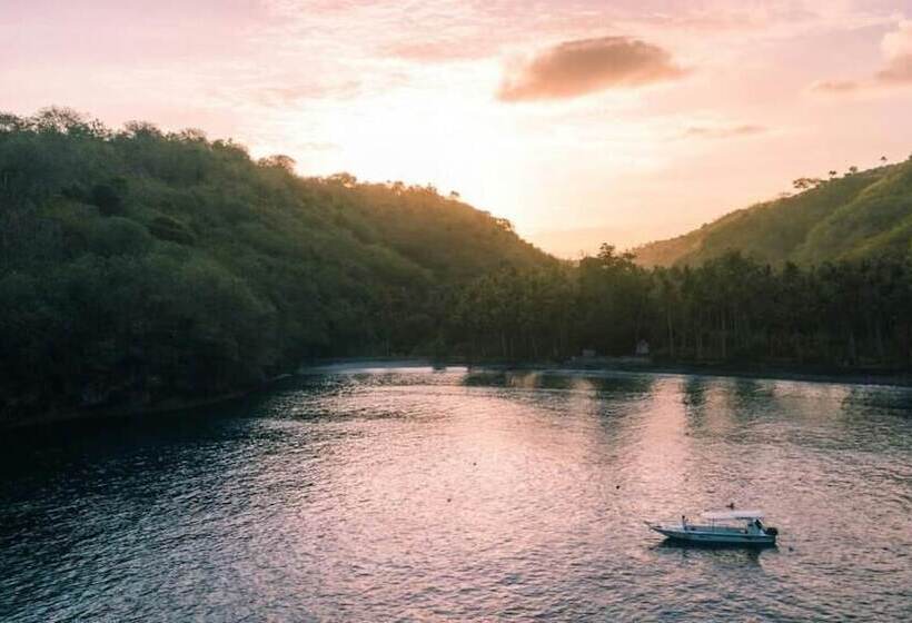 Отель Genta Villa Ceningan