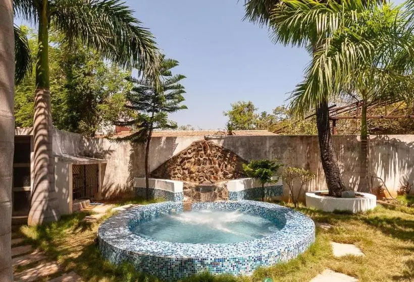 ホテル Oyo 29023 Pritee Resorts