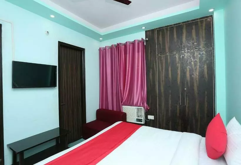 Oyo 28172 Hotel Golden Palace