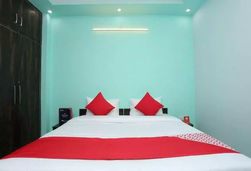 Oyo 28172 Hotel Golden Palace
