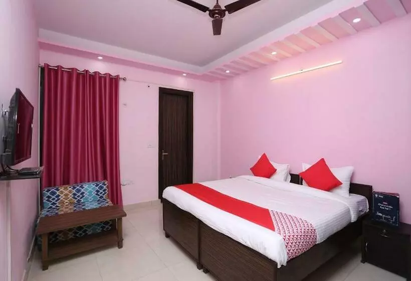 Oyo 28172 Hotel Golden Palace