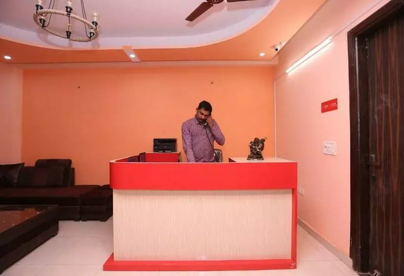 Oyo 28172 Hotel Golden Palace