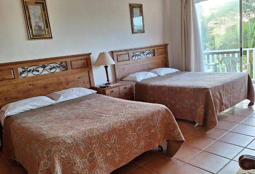 بنسيون Villa Angela