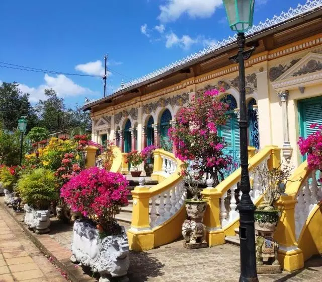 پانسیون Midmost Boutique Hostel