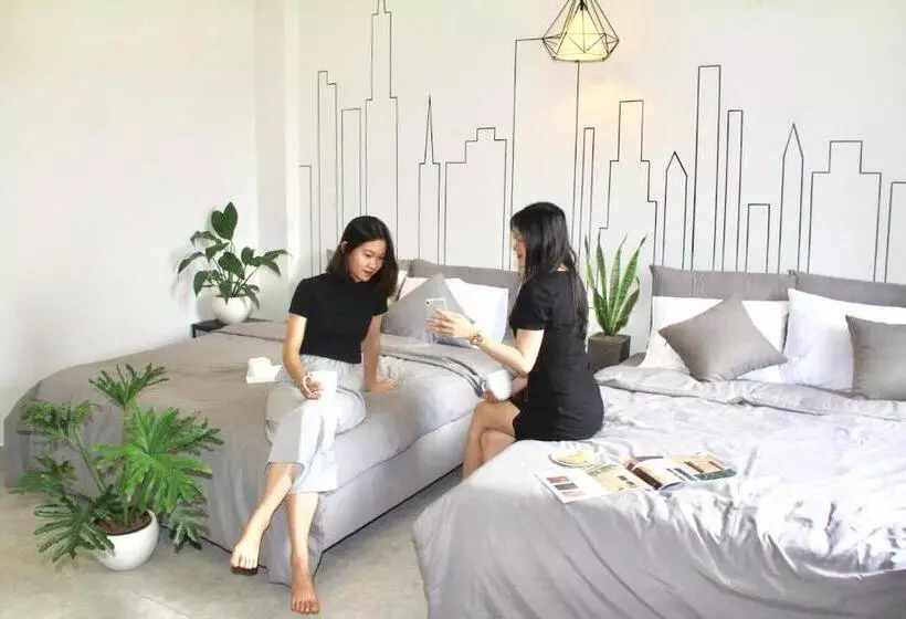 پانسیون Midmost Boutique Hostel