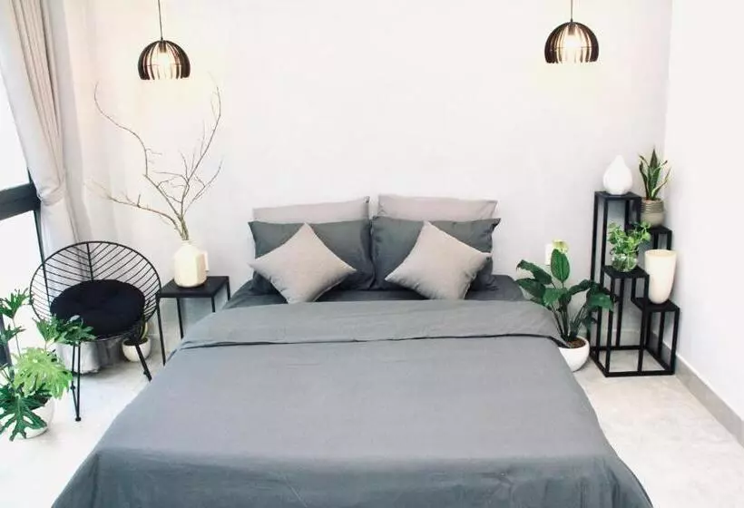 پانسیون Midmost Boutique Hostel