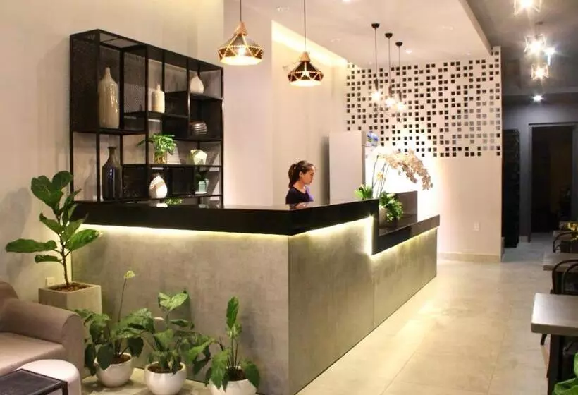 پانسیون Midmost Boutique Hostel