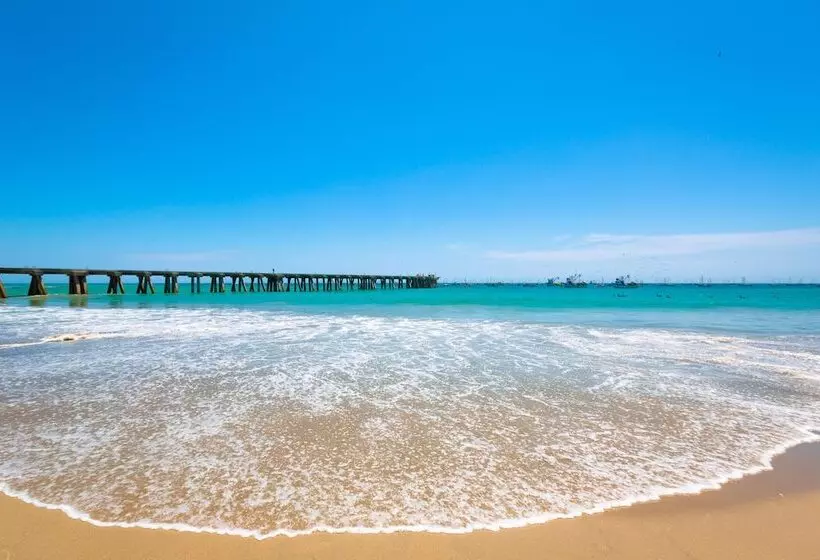 هتل Holiday Inn   Piura, An Ihg