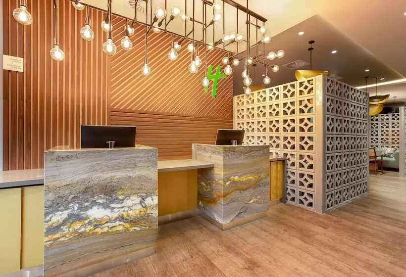 هتل Holiday Inn   Piura, An Ihg