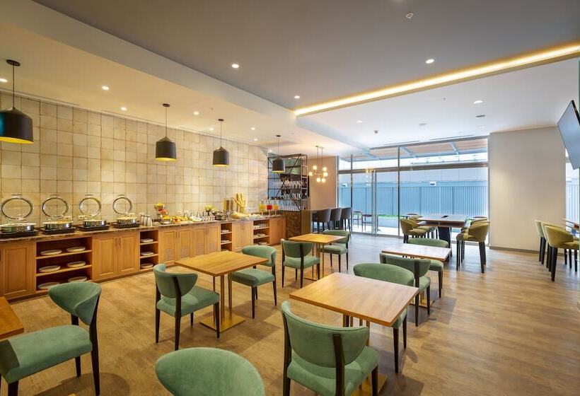 هتل Holiday Inn   Piura, An Ihg