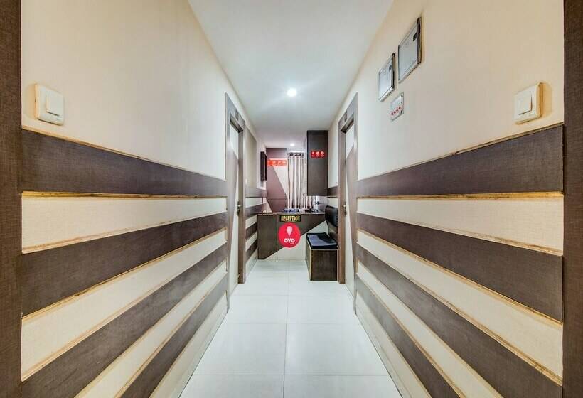 Отель Oyo 27696 Jai Ganesh Banquet Hall & Rooms