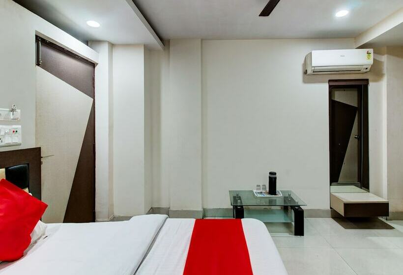 Отель Oyo 27696 Jai Ganesh Banquet Hall & Rooms