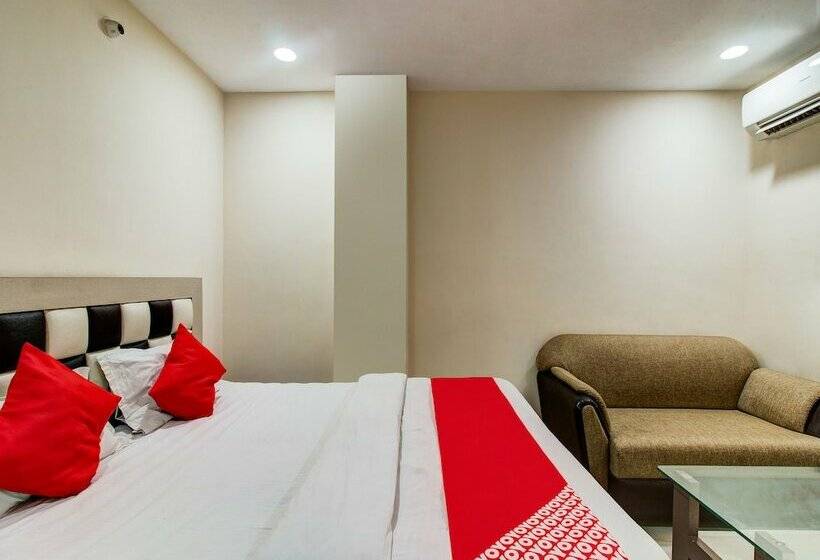 Отель Oyo 27696 Jai Ganesh Banquet Hall & Rooms