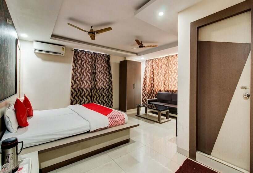 Отель Oyo 27696 Jai Ganesh Banquet Hall & Rooms