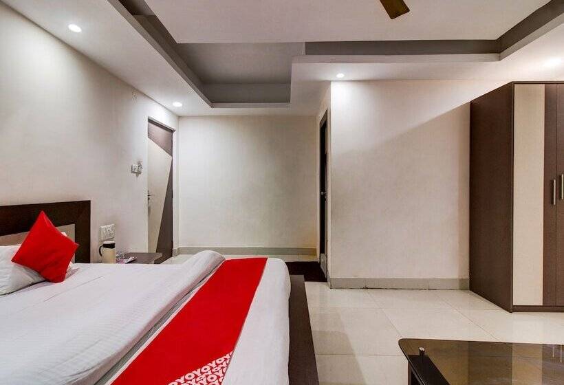 Отель Oyo 27696 Jai Ganesh Banquet Hall & Rooms