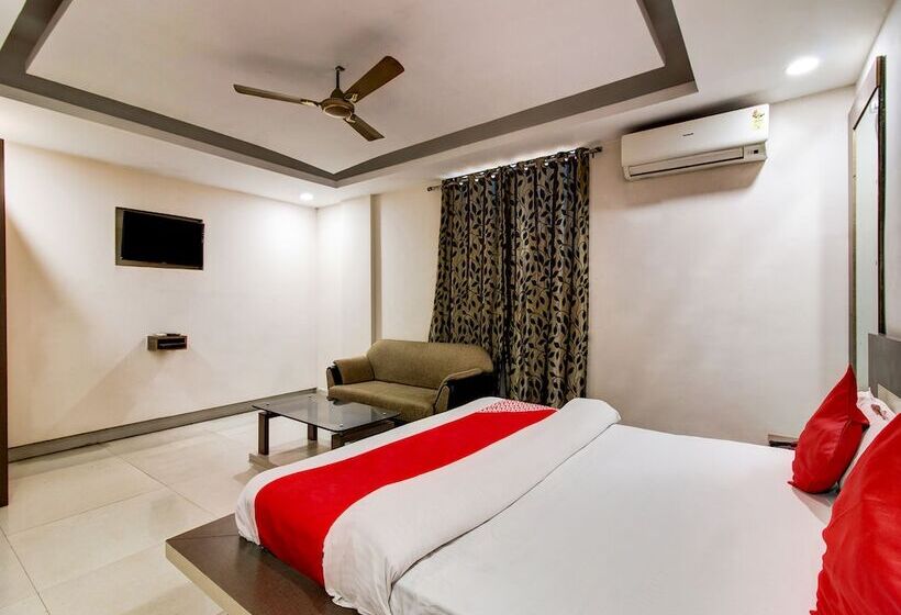 Отель Oyo 27696 Jai Ganesh Banquet Hall & Rooms