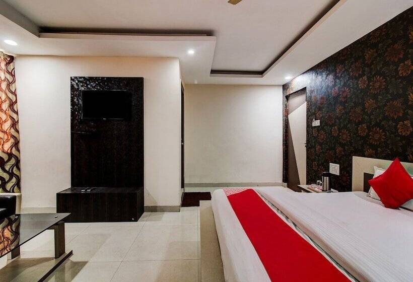 Отель Oyo 27696 Jai Ganesh Banquet Hall & Rooms