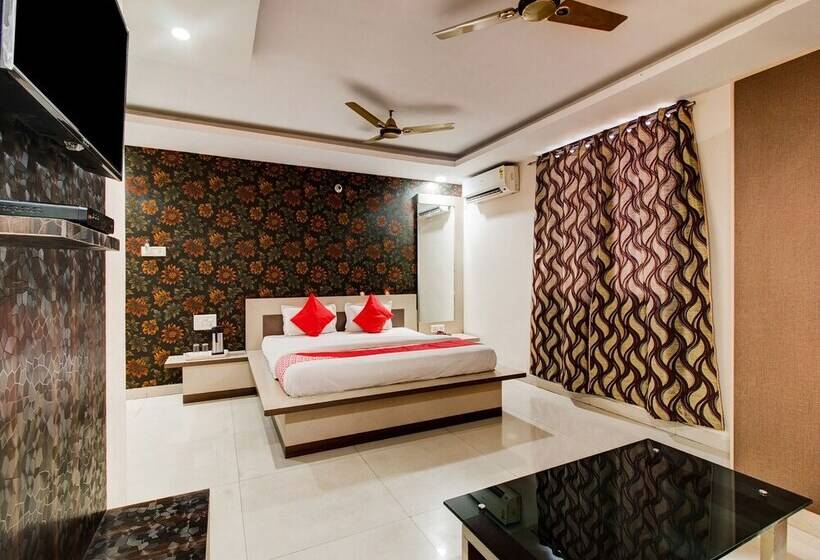 Отель Oyo 27696 Jai Ganesh Banquet Hall & Rooms