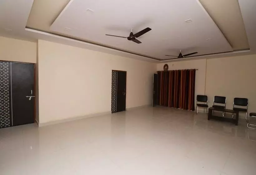 ホテル Oyo 27941 Sangam Darshan