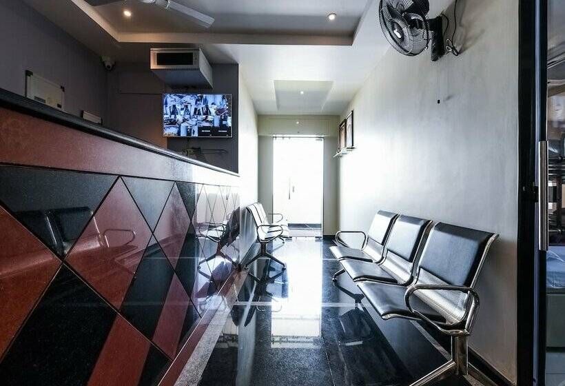 호텔 Oyo 19598 Sai Ram Grand