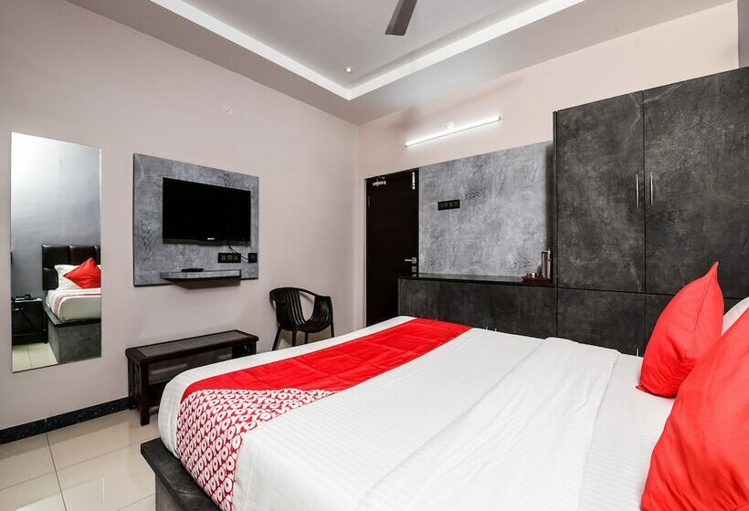 호텔 Oyo 19598 Sai Ram Grand