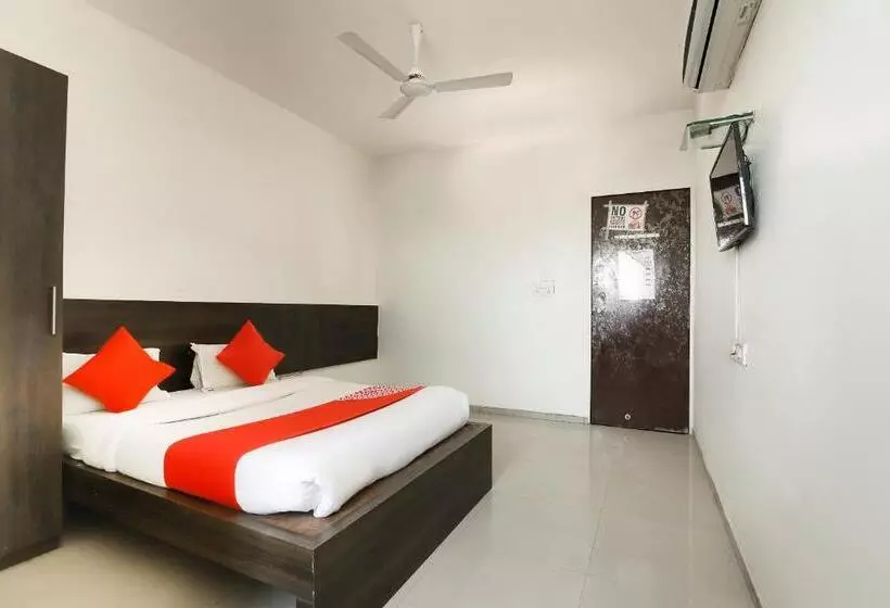 ホテル Oyo 28361 Siddhi Vinayak Palace