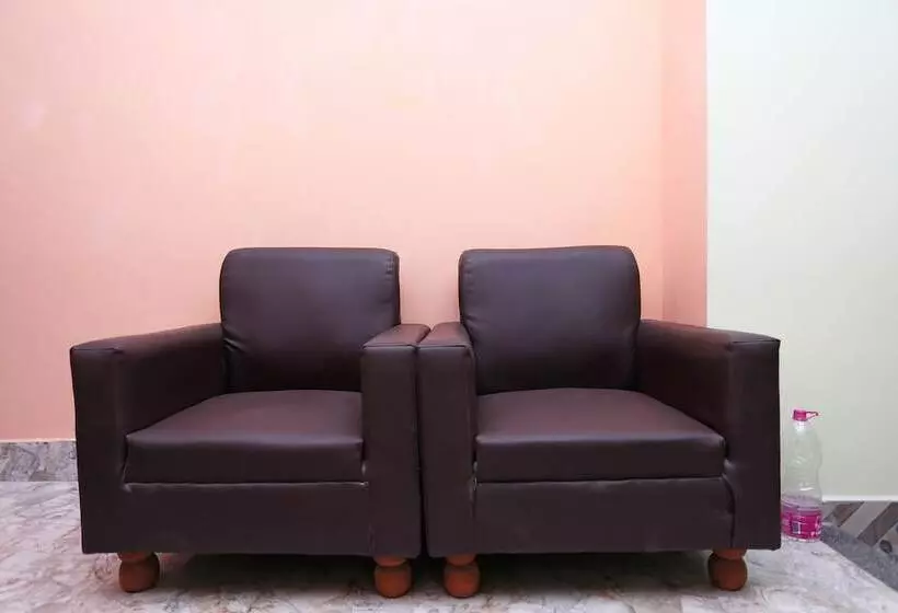 Oyo 27734 Hotel Savasi