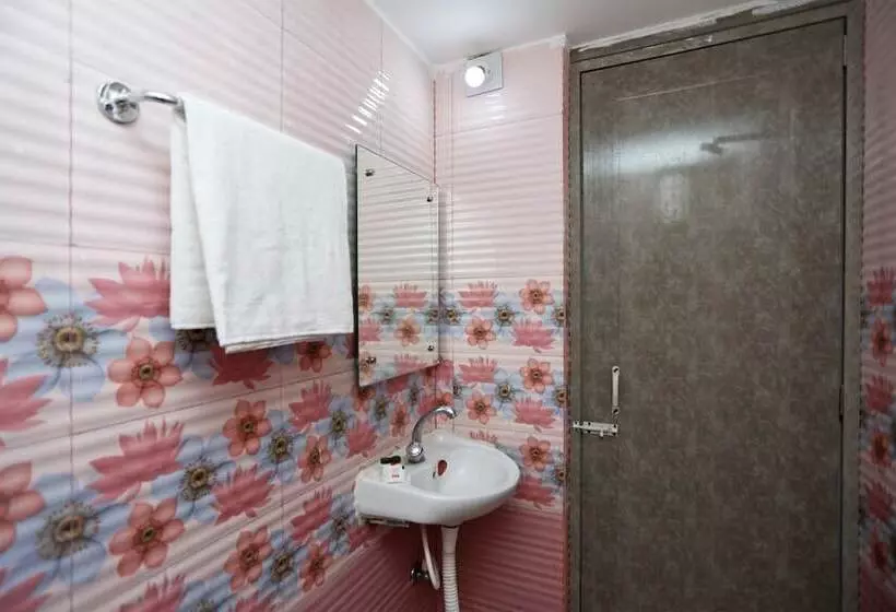 Oyo 27734 Hotel Savasi