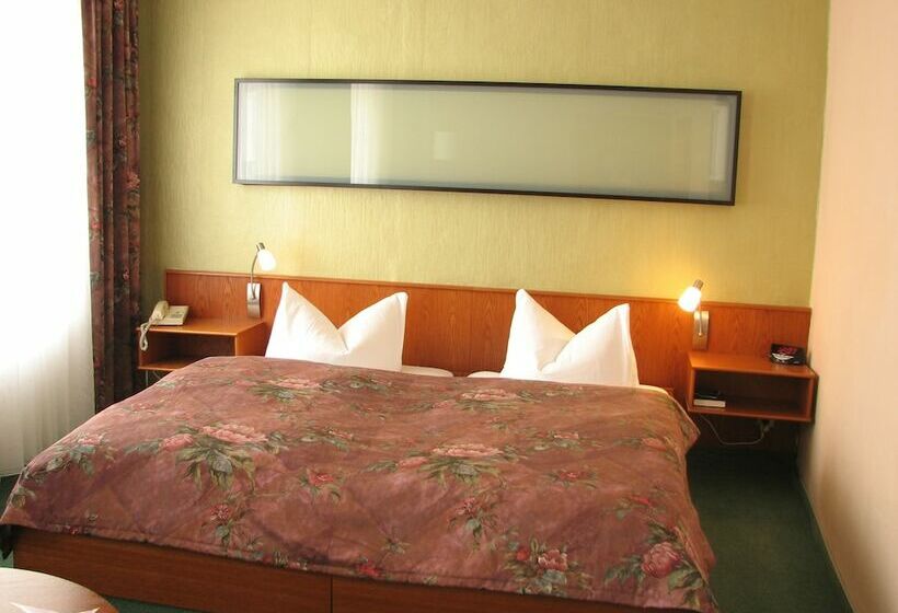 בית מלון כפרי Gasthof Goldener Hahn