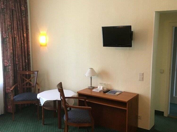 בית מלון כפרי Gasthof Goldener Hahn