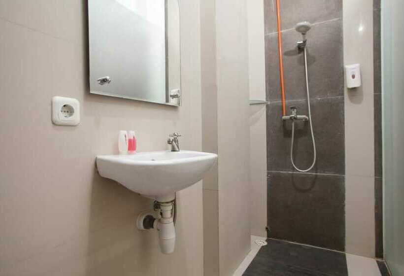 فندق Reddoorz Near Pasar Turi Station