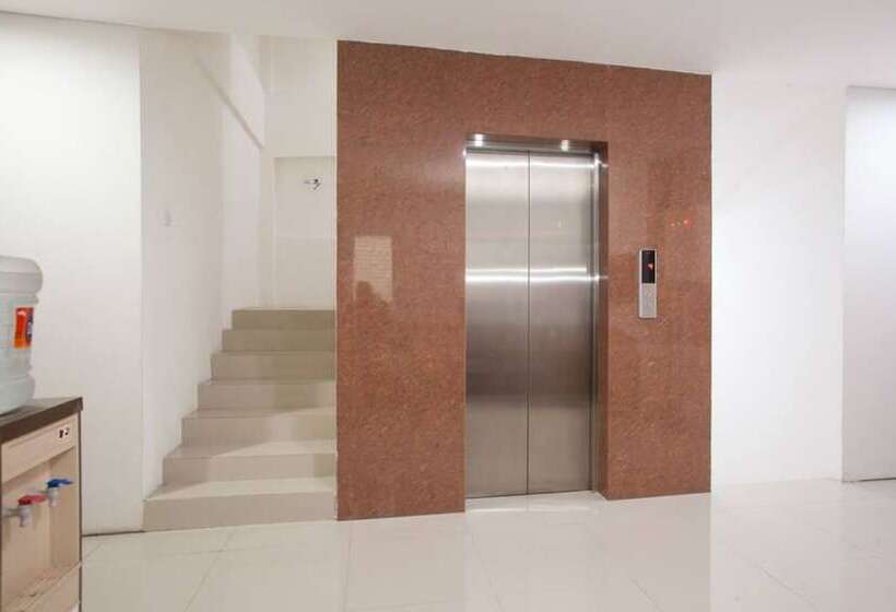 فندق Reddoorz Near Pasar Turi Station