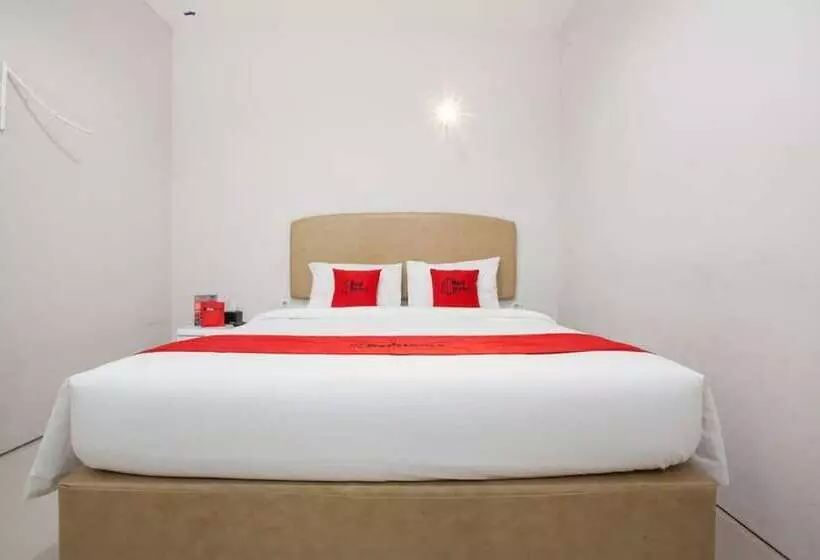 ホテル Reddoorz Near Pasar Turi Station