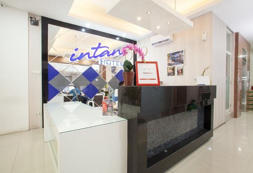 فندق Reddoorz Near Pasar Turi Station