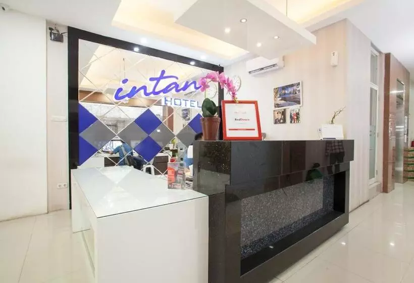 ホテル Reddoorz Near Pasar Turi Station