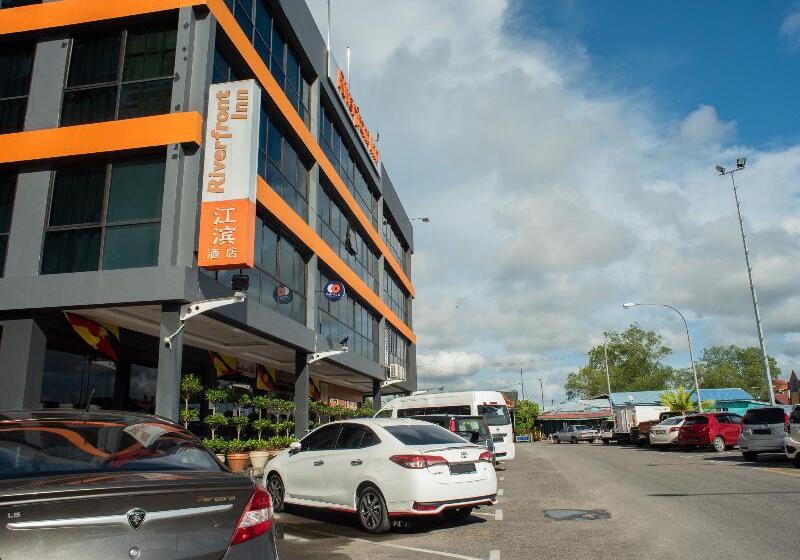 Hotel Capital O 90083 Riverfront Inn