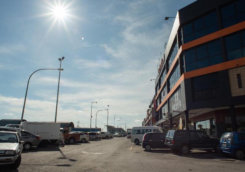 Hotel Capital O 90083 Riverfront Inn