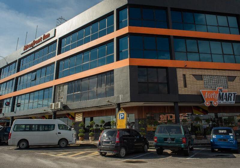 Hotel Capital O 90083 Riverfront Inn