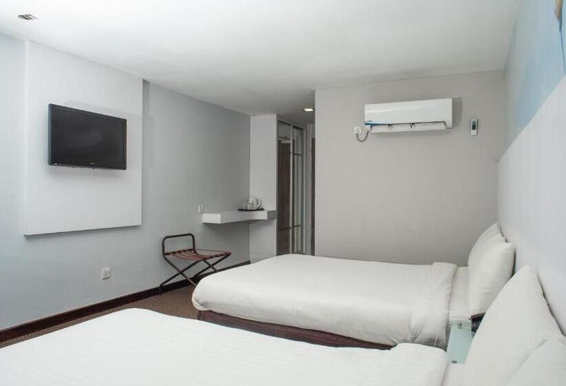 Hotel Capital O 90083 Riverfront Inn