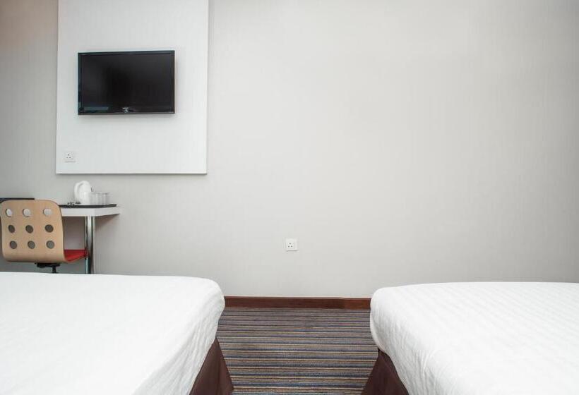 Hotel Capital O 90083 Riverfront Inn