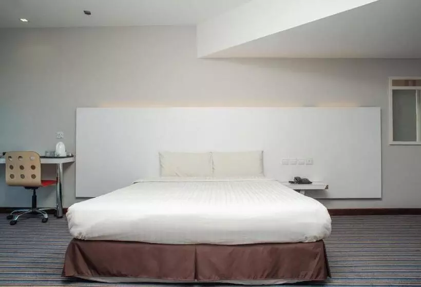 ホテル Capital O 90083 Riverfront Inn