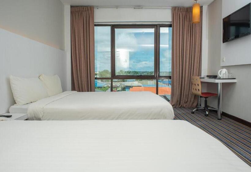 Hotel Capital O 90083 Riverfront Inn