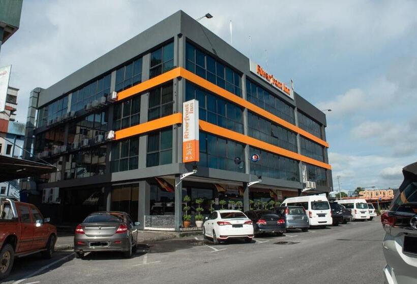 Hotel Capital O 90083 Riverfront Inn