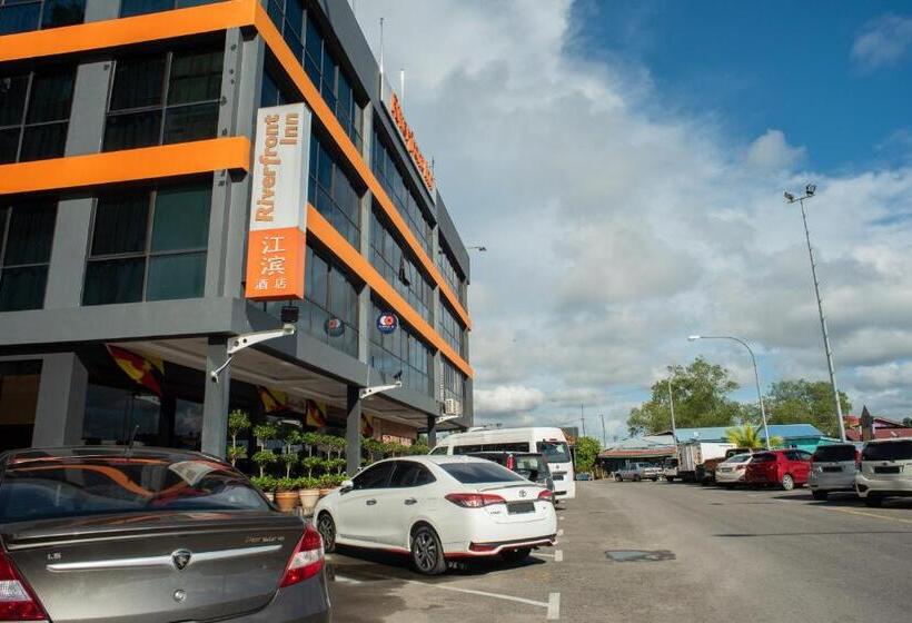 Hotel Capital O 90083 Riverfront Inn