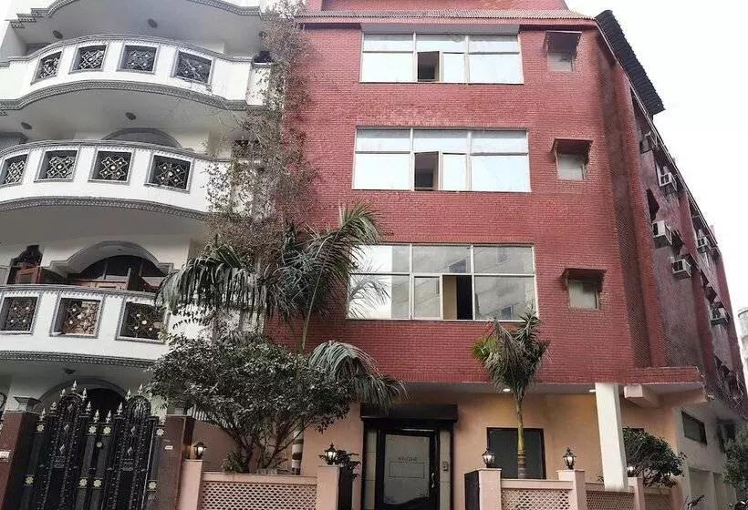 ホテル Collection O Ramji 7 Grand Near Tdi Mall