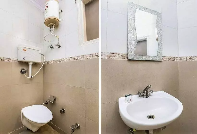 ホテル Collection O Ramji 7 Grand Near Tdi Mall