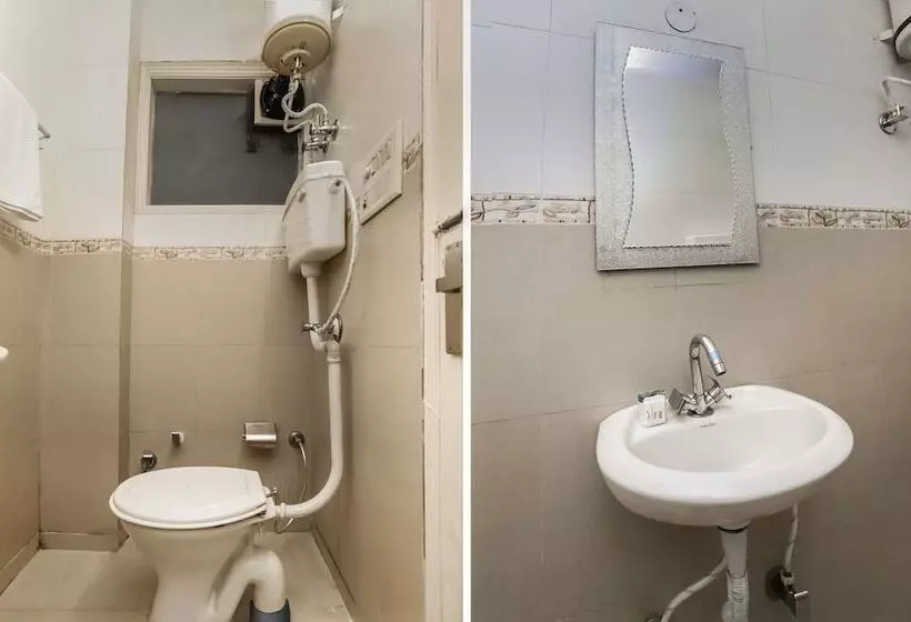 ホテル Collection O Ramji 7 Grand Near Tdi Mall
