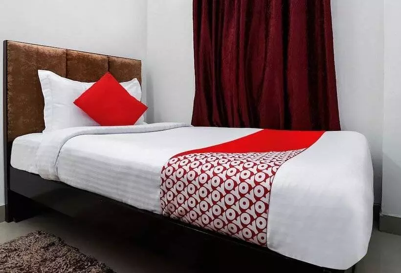 ホテル Collection O Ramji 7 Grand Near Tdi Mall